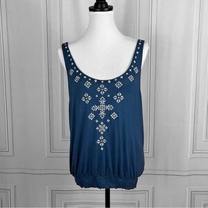 Embroidered tank🖤